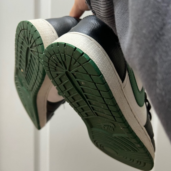 Jordan 1 Mid Pine Green - Picture 3 of 5